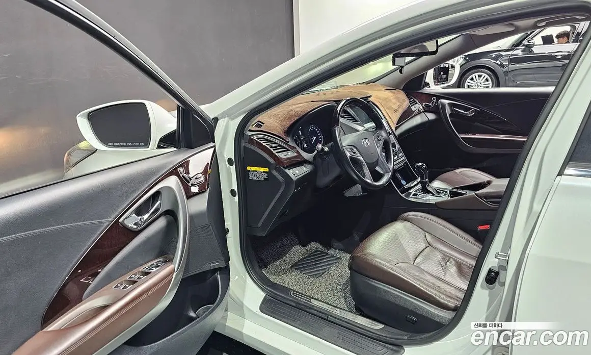 Hyundai Grandeur 2016 2.4 автомат (гидро), фото 10 Hyundai Grandeur 2016 2.4 автомат (гидро), фото 10