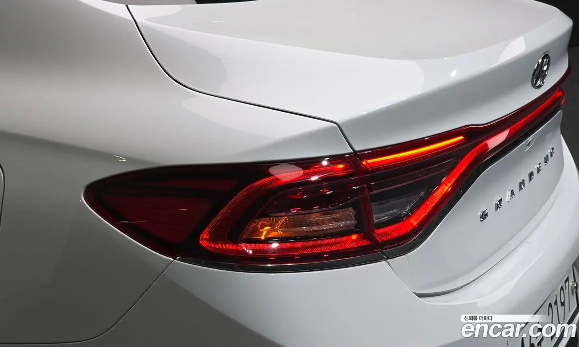 Hyundai Grandeur 2018 2.4 автомат (гидро), фото 9