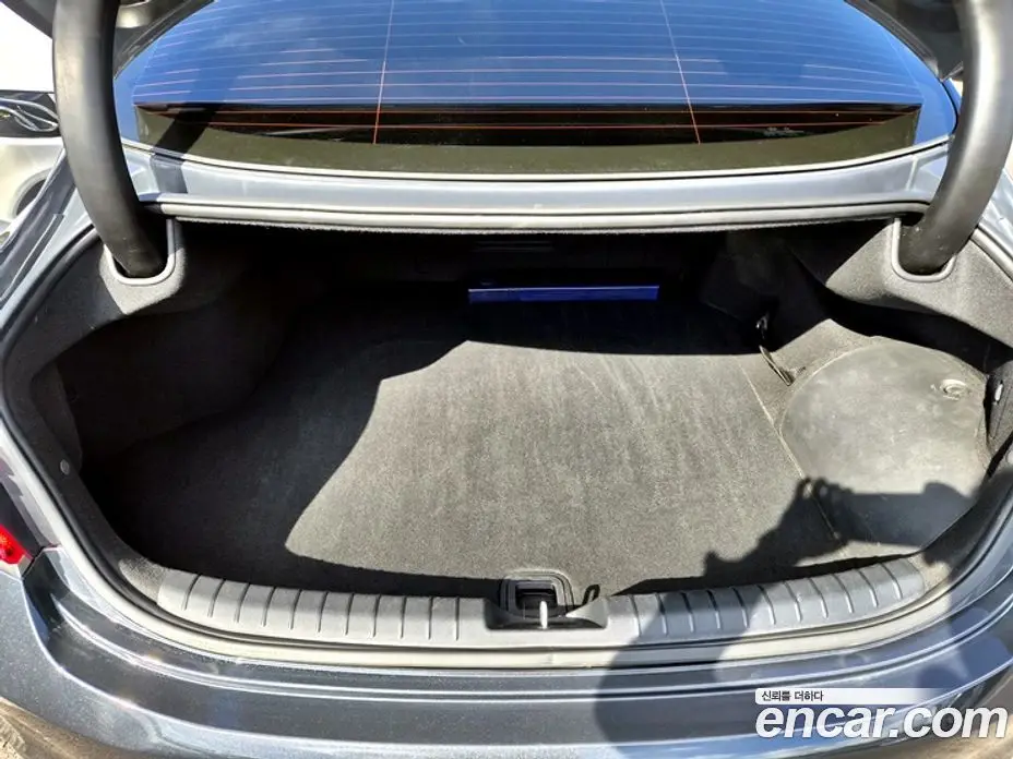 Hyundai Grandeur 2018 2.4 автомат (гидро), фото 19