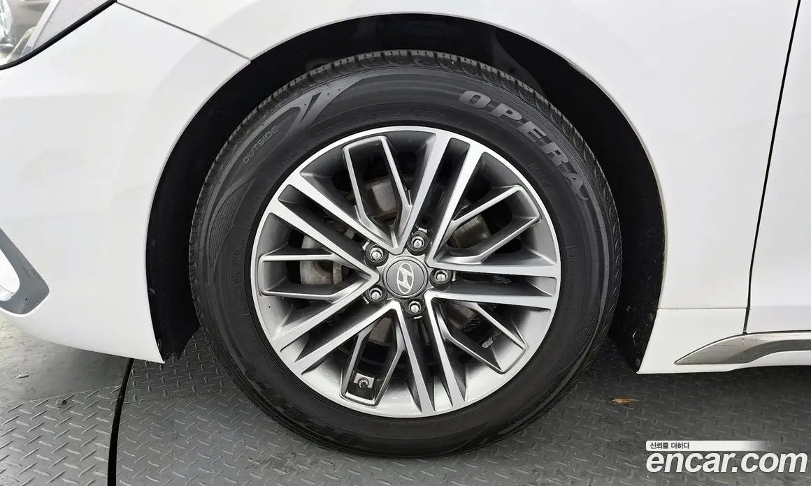 Hyundai Grandeur 2018 2.4 автомат (гидро), фото 5