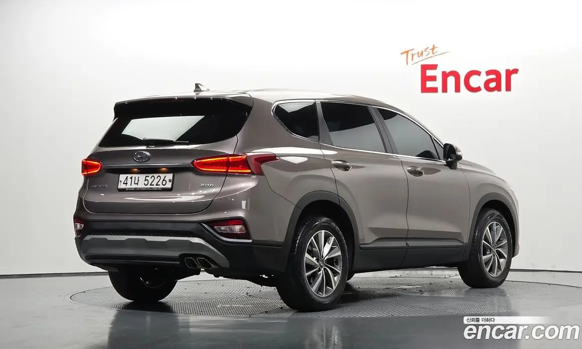 Hyundai Santa Fe 2018 2.0 автомат (гидро), фото 2 Hyundai Santa Fe 2018 2.0 автомат (гидро), фото 2