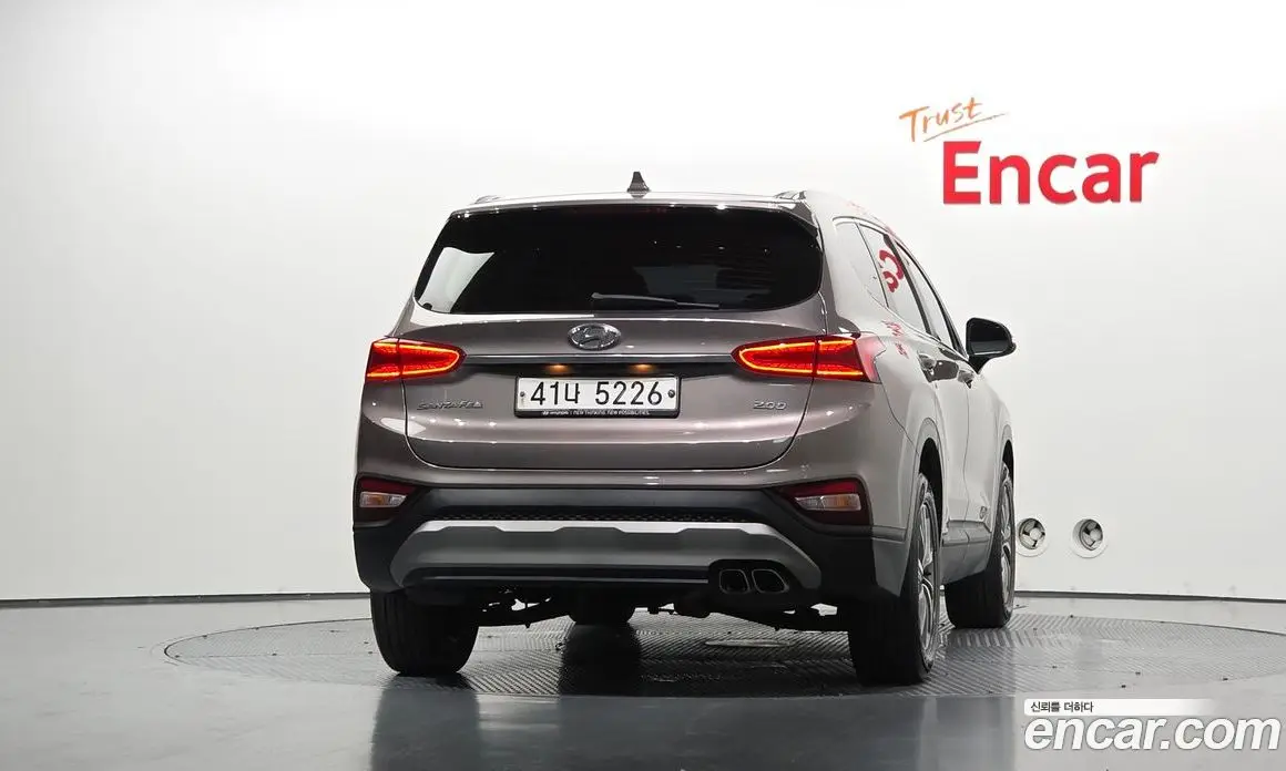 Hyundai Santa Fe 2018 2.0 автомат (гидро), фото 4 Hyundai Santa Fe 2018 2.0 автомат (гидро), фото 4