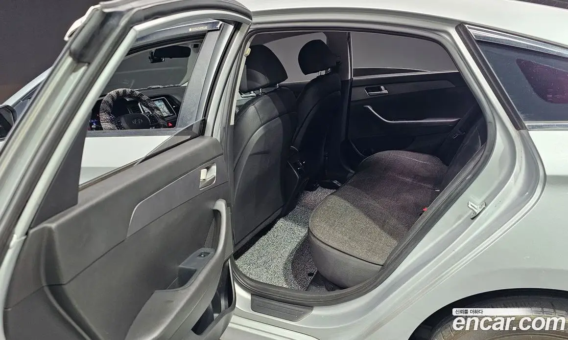 Hyundai Sonata 2017 2.0 автомат (гидро), фото 12 Hyundai Sonata 2017 2.0 автомат (гидро), фото 12