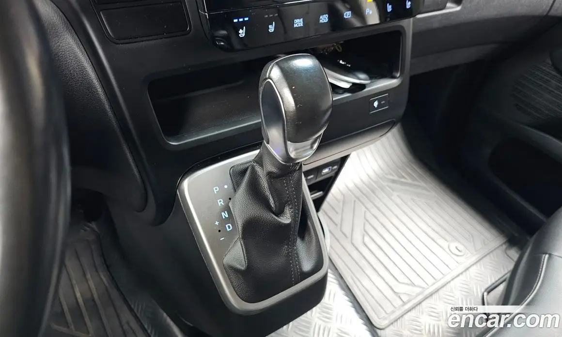 Hyundai Staria 2021 2.2 автомат (гидро), фото 12
