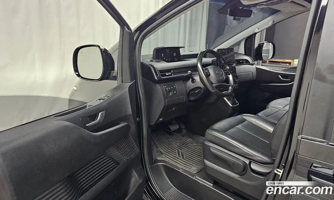 Hyundai Staria 2021 2.2 автомат (гидро), фото 13