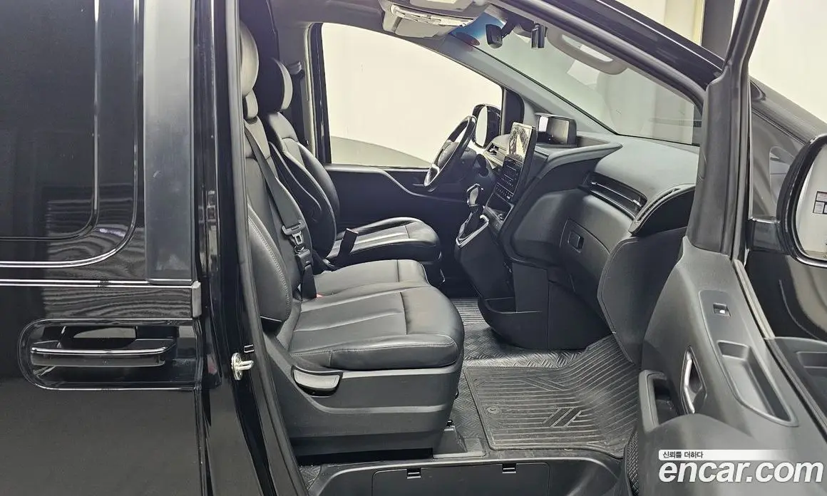 Hyundai Staria 2021 2.2 автомат (гидро), фото 16