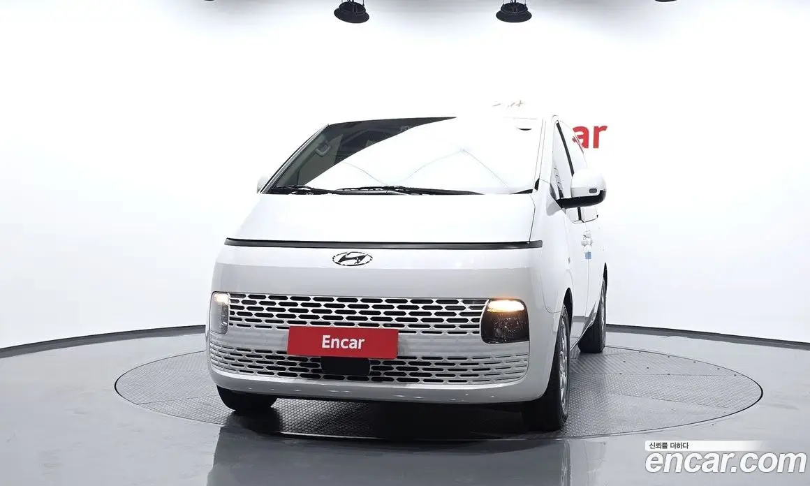 Hyundai Staria 2022 2.2 автомат (гидро), фото 3