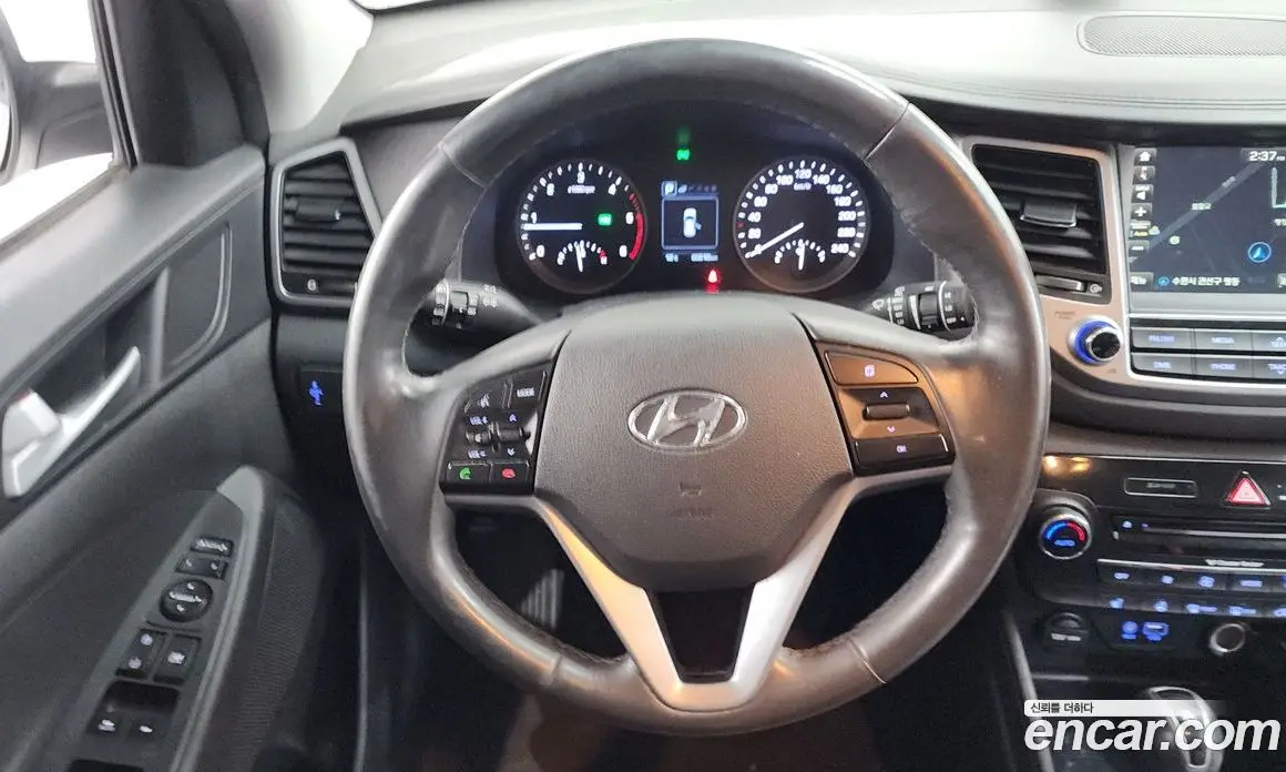 Hyundai Tucson 2015 1.7 автомат (гидро), фото 18