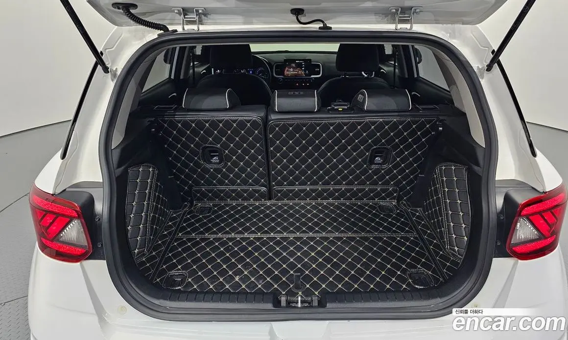 Hyundai Venue 2019 1.6 автомат (гидро), фото 20