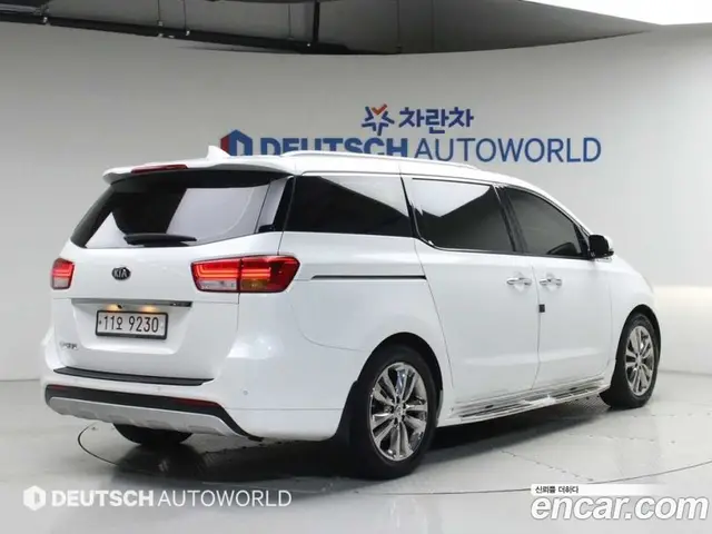 Kia Carnival 2015 2.2 автомат (гидро), миниатюра 2