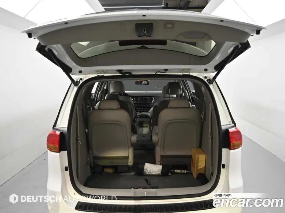 Kia Carnival 2015 2.2 автомат (гидро), фото 19