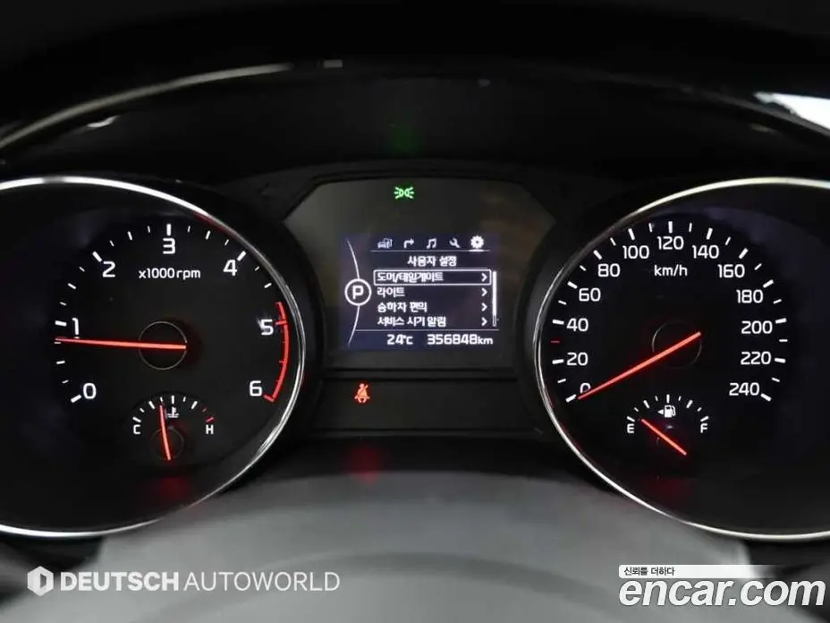 Kia Carnival 2015 2.2 автомат (гидро), фото 8