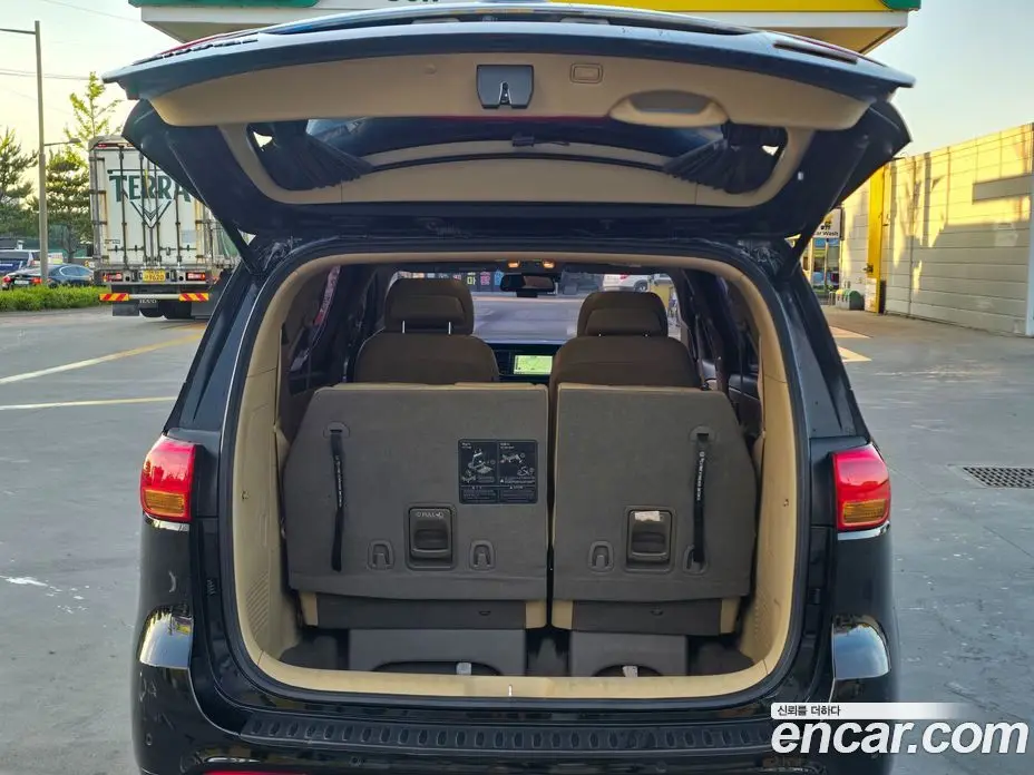 Kia Carnival 2016 3.3 автомат (гидро), фото 18 Kia Carnival 2016 3.3 автомат (гидро), фото 18