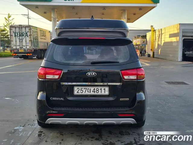Kia Carnival 2016 3.3 автомат (гидро), миниатюра 4 Kia Carnival 2016 3.3 автомат (гидро), миниатюра 4