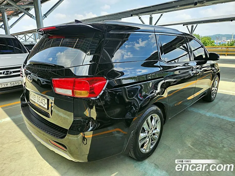 Kia Carnival 2016 2.2 автомат (гидро), фото 2 Kia Carnival 2016 2.2 автомат (гидро), фото 2