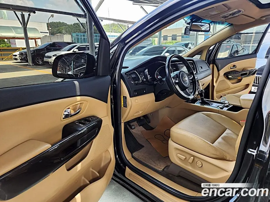 Kia Carnival 2016 2.2 автомат (гидро), фото 11 Kia Carnival 2016 2.2 автомат (гидро), фото 11