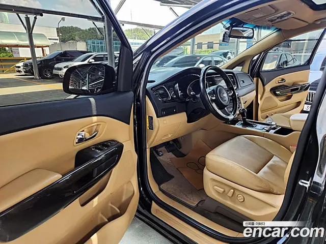 Kia Carnival 2016 2.2 автомат (гидро), миниатюра 11 Kia Carnival 2016 2.2 автомат (гидро), миниатюра 11