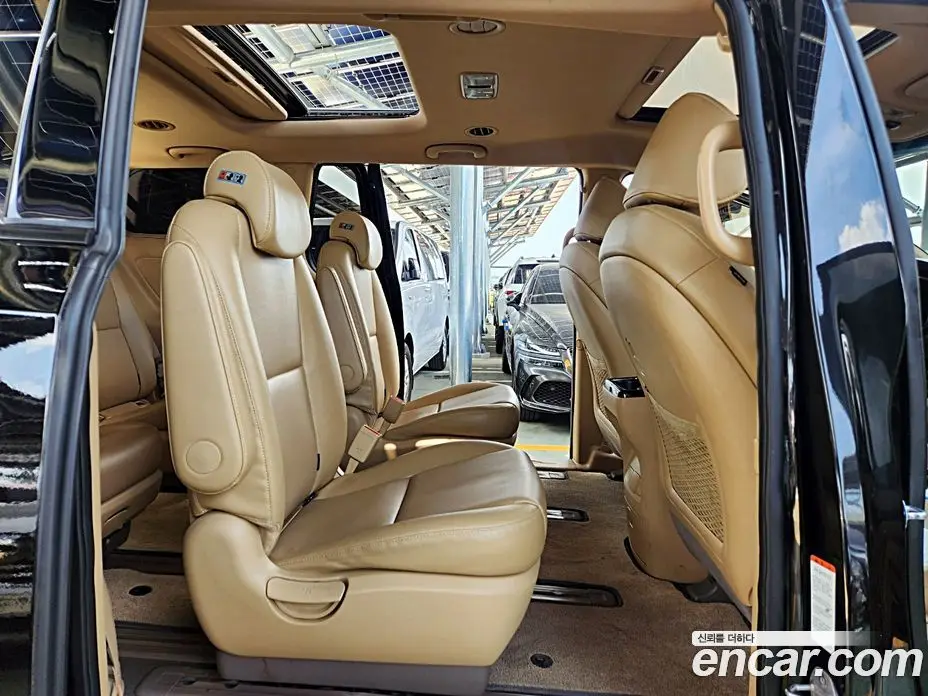 Kia Carnival 2016 2.2 автомат (гидро), фото 13 Kia Carnival 2016 2.2 автомат (гидро), фото 13