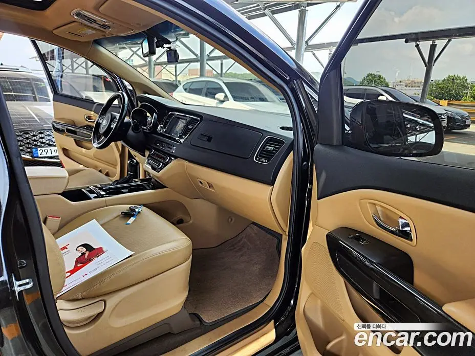 Kia Carnival 2016 2.2 автомат (гидро), фото 14 Kia Carnival 2016 2.2 автомат (гидро), фото 14