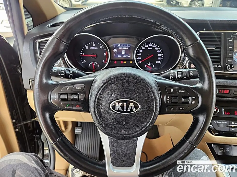 Kia Carnival 2016 2.2 автомат (гидро), фото 15 Kia Carnival 2016 2.2 автомат (гидро), фото 15