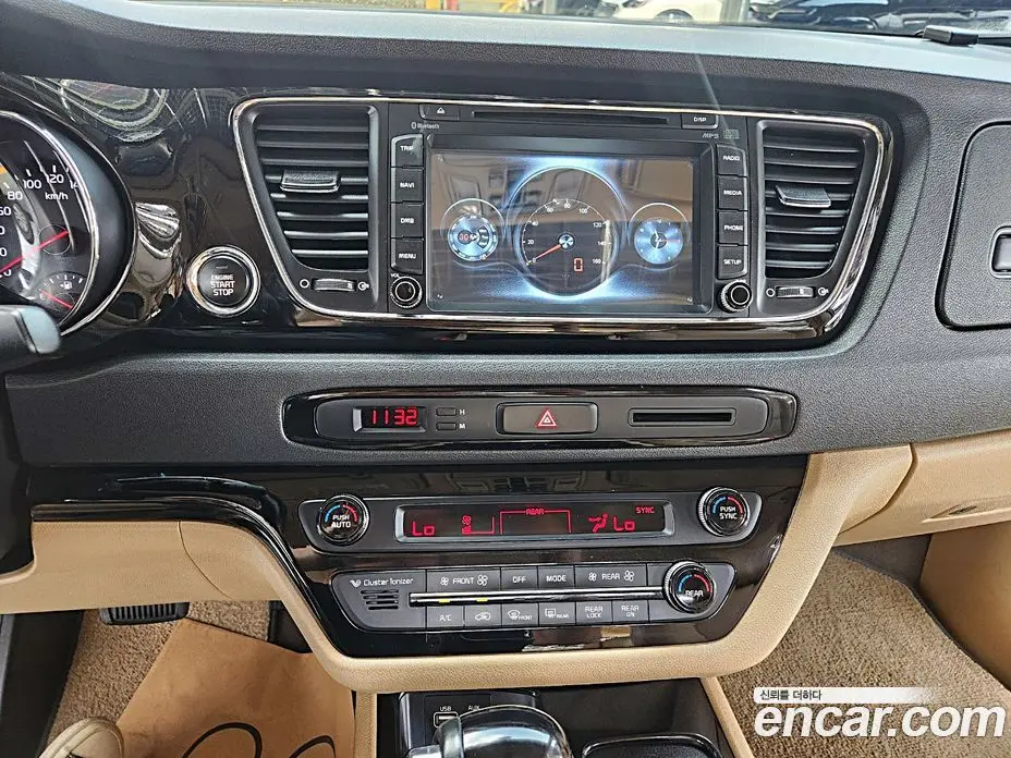 Kia Carnival 2016 2.2 автомат (гидро), фото 16 Kia Carnival 2016 2.2 автомат (гидро), фото 16