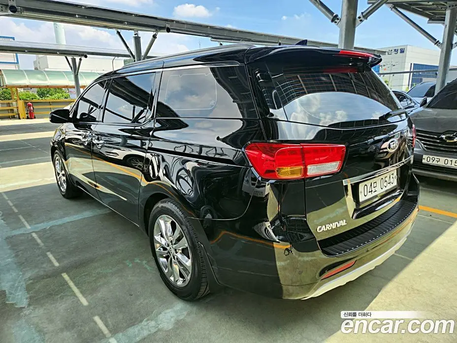Kia Carnival 2016 2.2 автомат (гидро), фото 20 Kia Carnival 2016 2.2 автомат (гидро), фото 20