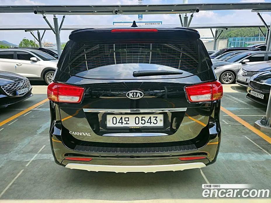 Kia Carnival 2016 2.2 автомат (гидро), фото 4 Kia Carnival 2016 2.2 автомат (гидро), фото 4