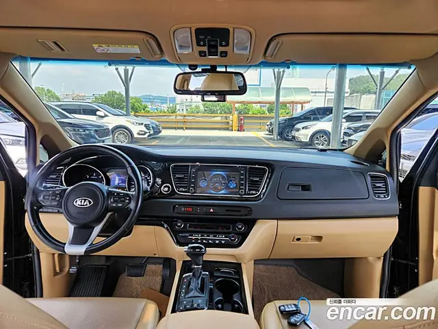 Kia Carnival 2016 2.2 автомат (гидро), миниатюра 7 Kia Carnival 2016 2.2 автомат (гидро), миниатюра 7