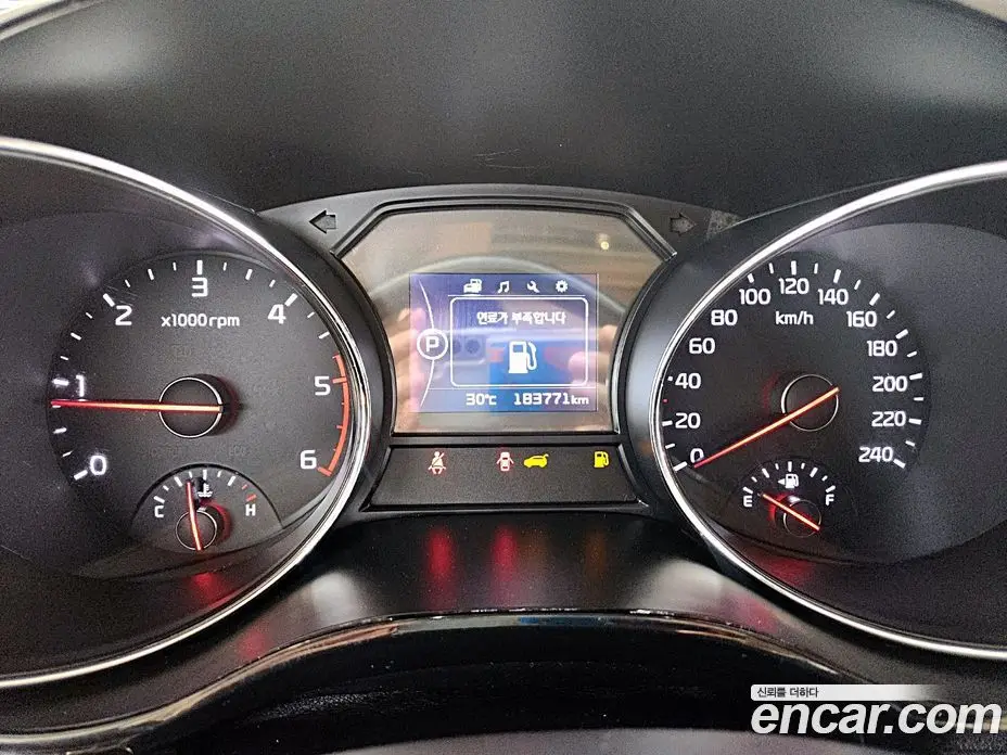 Kia Carnival 2016 2.2 автомат (гидро), фото 8 Kia Carnival 2016 2.2 автомат (гидро), фото 8