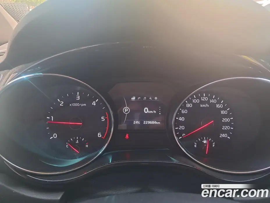 Kia Carnival 2016 2.2 автомат (гидро), фото 14