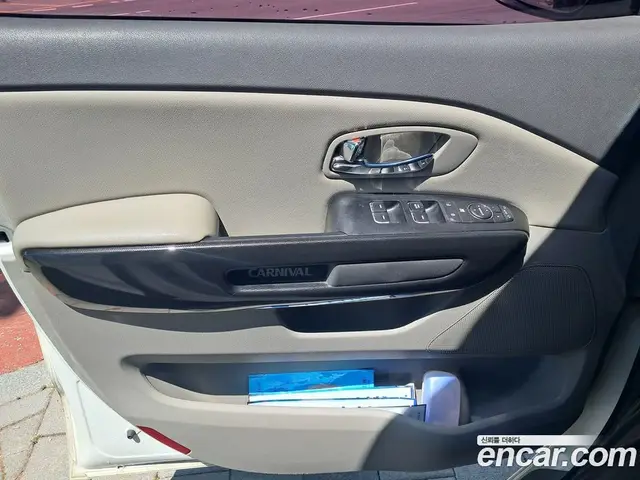 Kia Carnival 2016 2.2 автомат (гидро), миниатюра 10