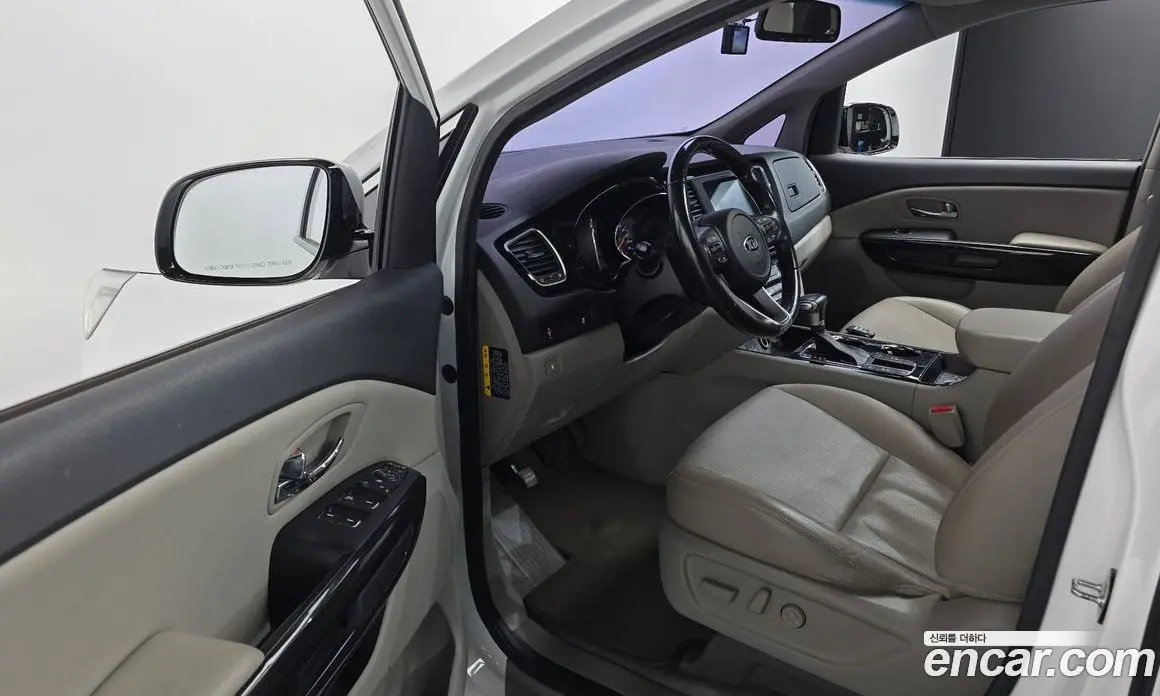Kia Carnival 2019 2.2 автомат (гидро), фото 12