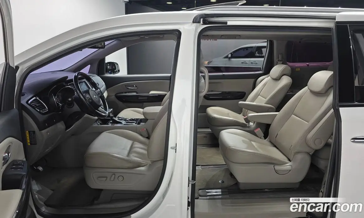 Kia Carnival 2019 2.2 автомат (гидро), фото 18