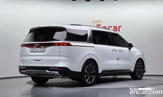 Kia Carnival 2023 2.2 автомат (гидро), миниатюра 2