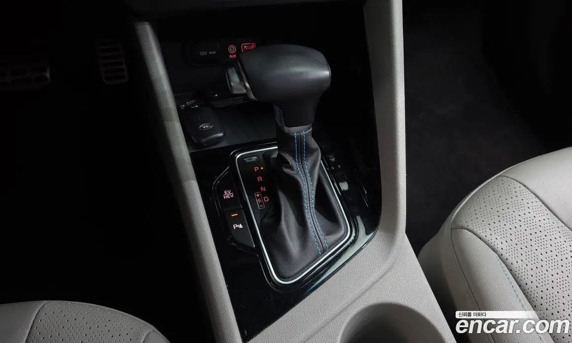 Kia Niro 2017 1.6 автомат (гидро), фото 12 Kia Niro 2017 1.6 автомат (гидро), фото 12
