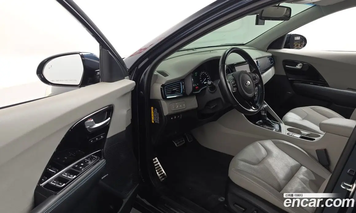 Kia Niro 2017 1.6 автомат (гидро), фото 13 Kia Niro 2017 1.6 автомат (гидро), фото 13