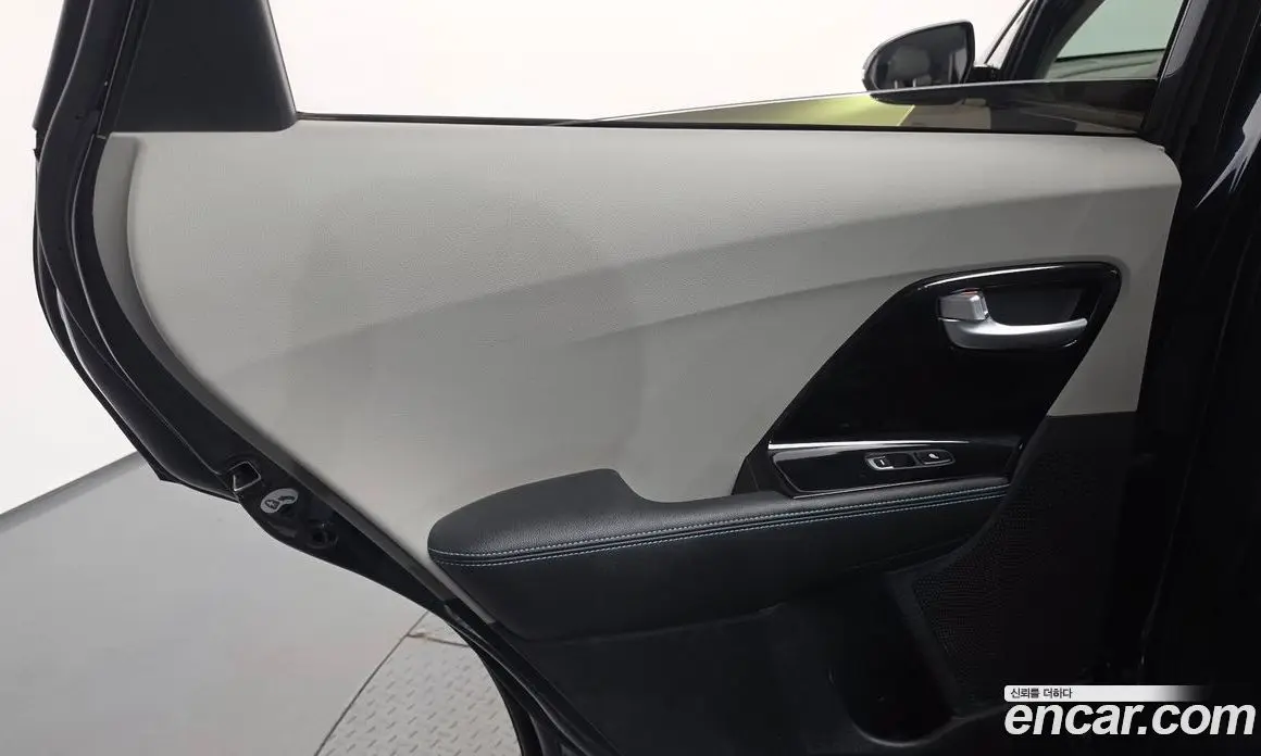 Kia Niro 2017 1.6 автомат (гидро), фото 15 Kia Niro 2017 1.6 автомат (гидро), фото 15
