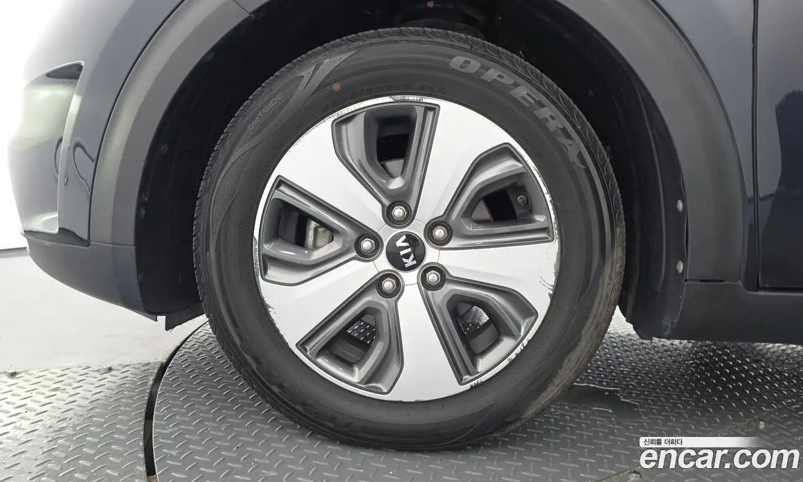 Kia Niro 2017 1.6 автомат (гидро), фото 5 Kia Niro 2017 1.6 автомат (гидро), фото 5