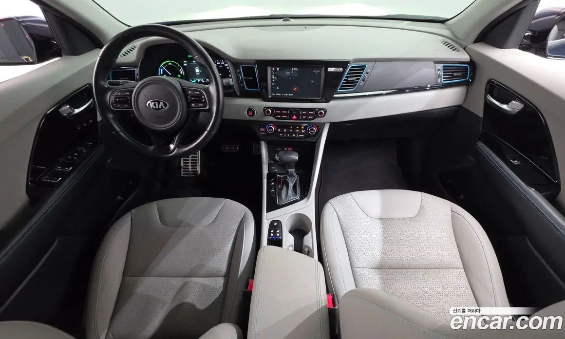 Kia Niro 2017 1.6 автомат (гидро), фото 10 Kia Niro 2017 1.6 автомат (гидро), фото 10