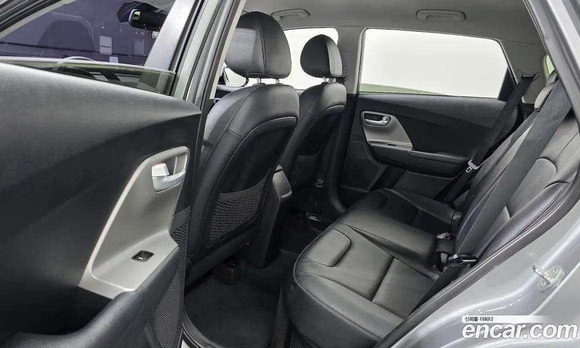 Kia Niro 2019 1.6 автомат (гидро), фото 12