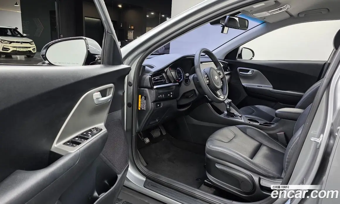 Kia Niro 2019 1.6 автомат (гидро), фото 10