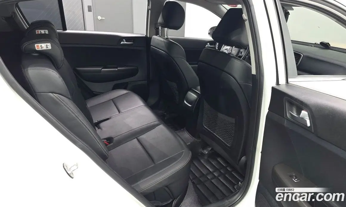 Kia Sportage 2015 1.7 автомат (гидро), фото 12