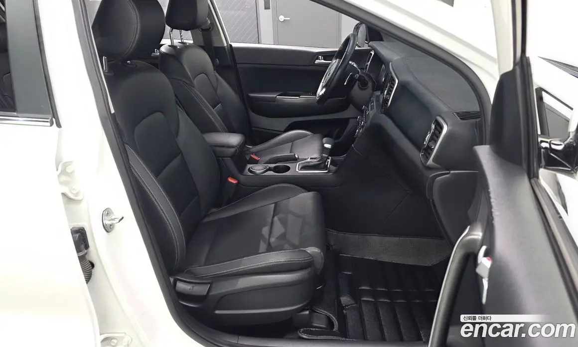 Kia Sportage 2015 1.7 автомат (гидро), фото 13