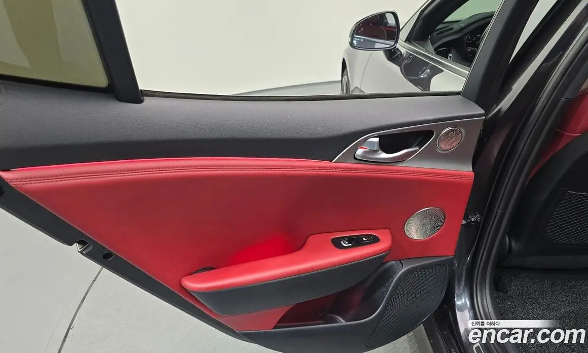 Kia Stinger 2018 3.3 автомат (гидро), фото 15