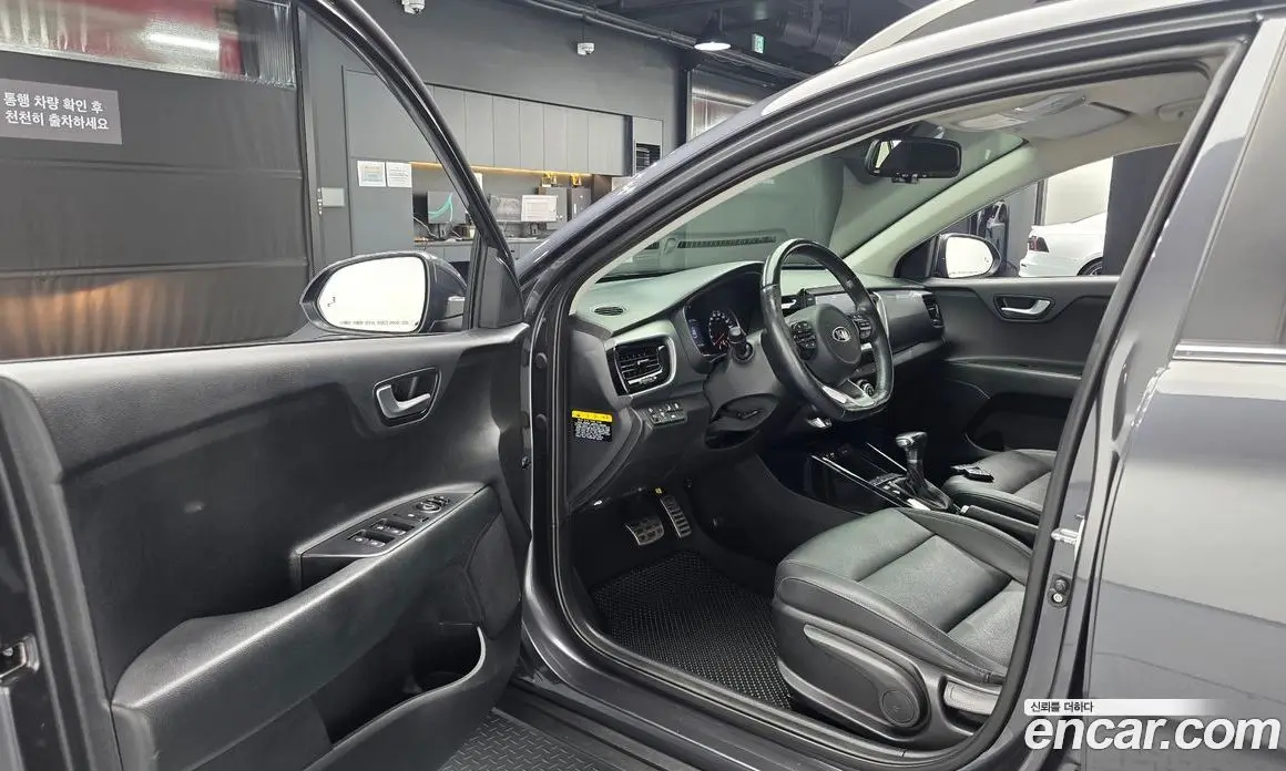 Kia Stonic 2017 1.6 автомат (гидро), фото 12
