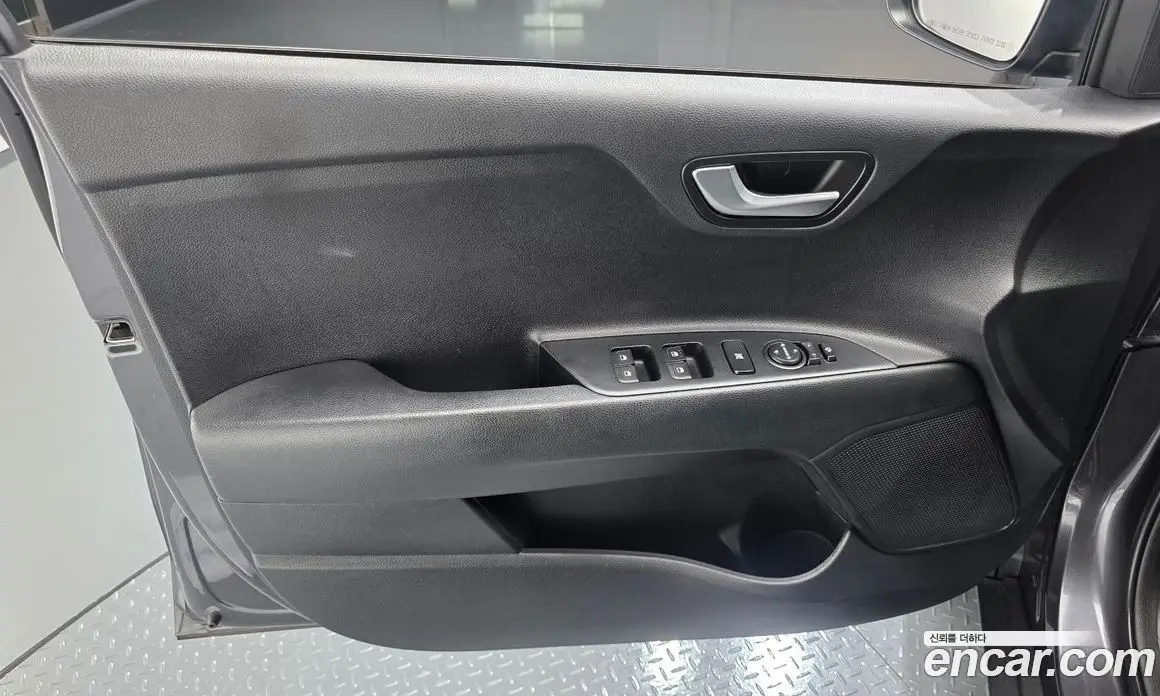 Kia Stonic 2017 1.6 автомат (гидро), фото 13