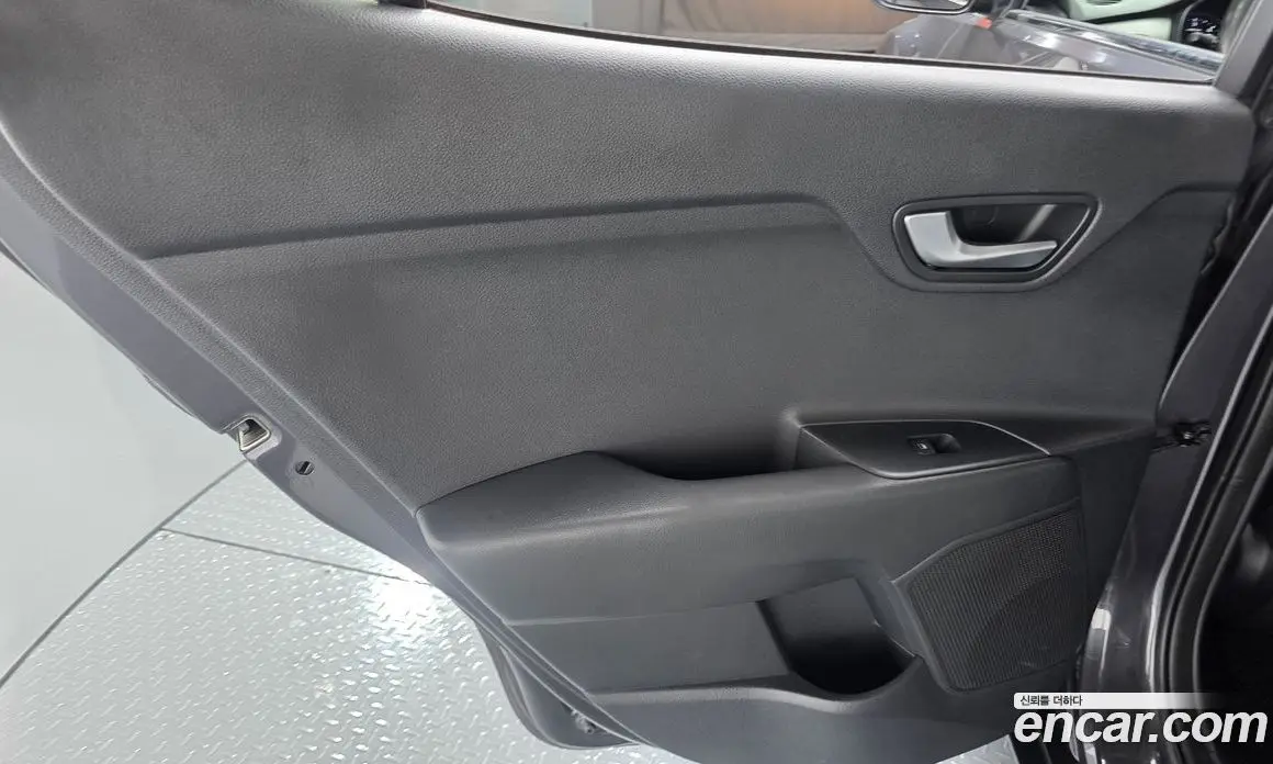 Kia Stonic 2017 1.6 автомат (гидро), фото 14