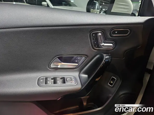 Mercedes-Benz A-Class 2020 2.0 автомат (гидро), миниатюра 12