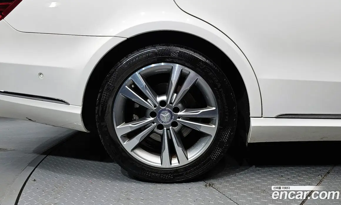 Mercedes-Benz E-Class 2013 2.1 автомат (гидро), фото 5 Mercedes-Benz E-Class 2013 2.1 автомат (гидро), фото 5