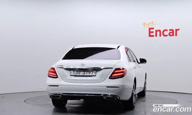 Mercedes-Benz E-Class 2017 2.0 автомат (гидро), миниатюра 4 Mercedes-Benz E-Class 2017 2.0 автомат (гидро), миниатюра 4